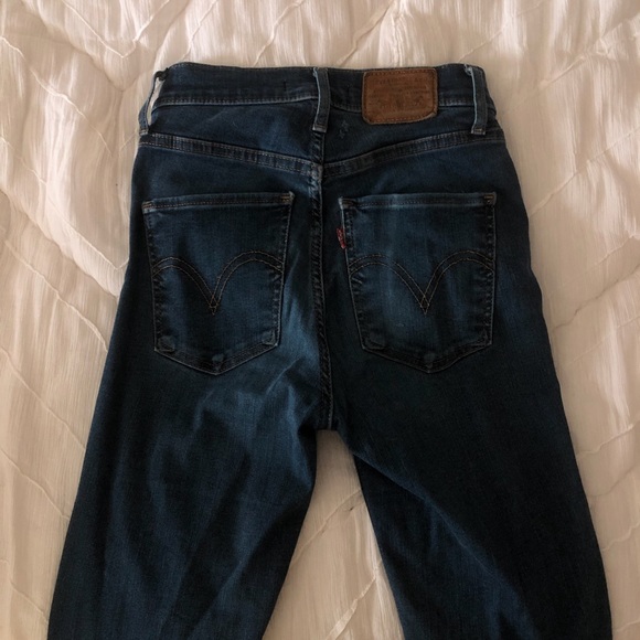 Classic Levi’s blue jeans - Picture 3 of 3